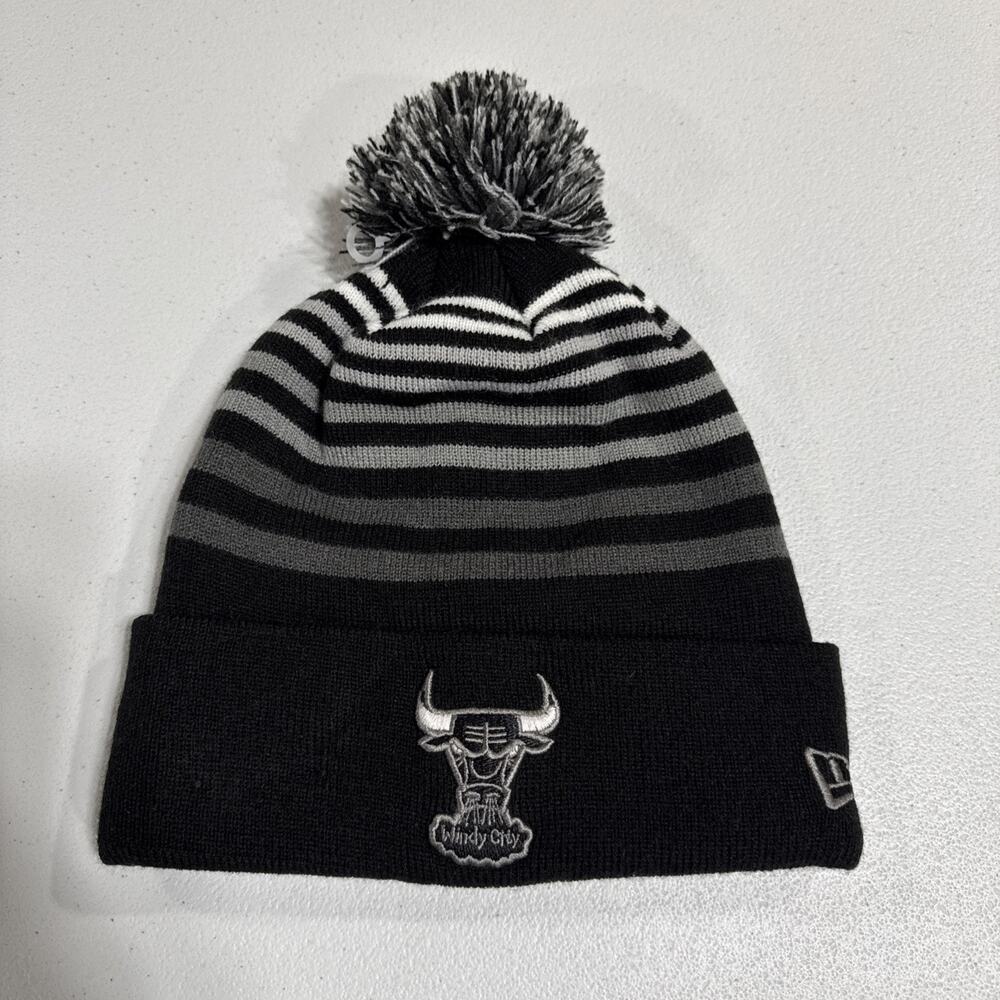 New Era Hardwood Chicago Bulls Hat Beanie Windy City Pom Pom Beanie Black Gray